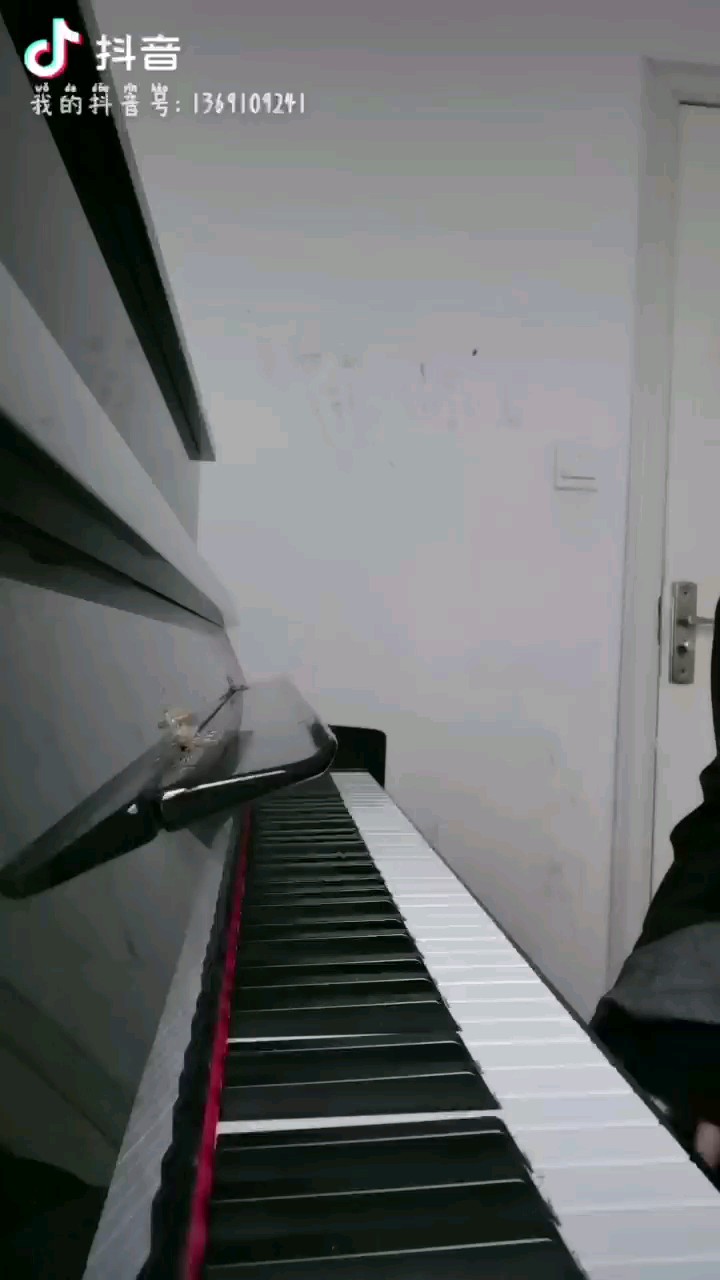 没学过钢琴，日常练练琴，把简谱背住而弹的，有部分稍以改动了一下🙈🐒