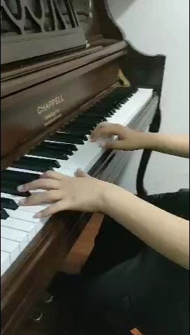 第一次 ，终于有时间弹钢琴了 ，有一点怎么练 。不喜欢勿喷。谢谢 。