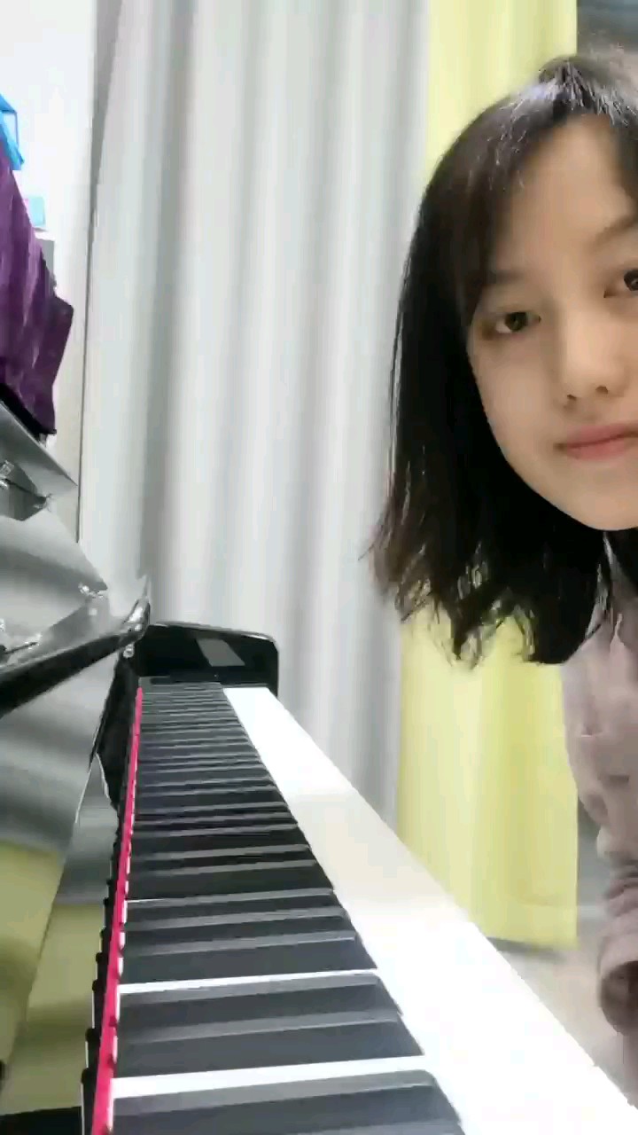 阴☁️   三③月 黑白键🎹 ️  两只病猫🐱  一头闲狮子🦁  不上班不上学🚫  青城山下白素贞🐍 渡我素贞出凡尘✨
