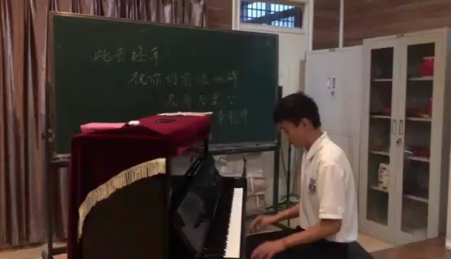 愿你出走半生
回来仍是少年
一首《少年》送给大家
非专业，练了一个月，失误较多还请多多包涵