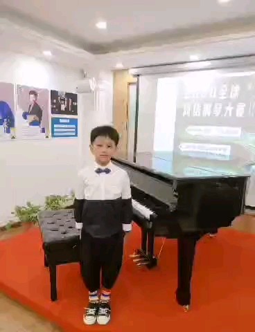 大家好，我是臧熙宗，一个喜欢钢琴带给我各种音乐感受的小学生。我会继续努力，以后的学琴路上我们一起加油！