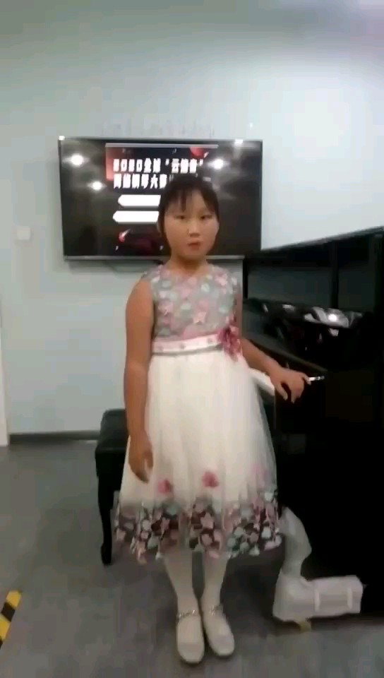 《小猫和线球》