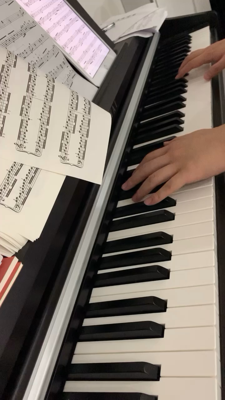 自学钢琴没多久 弹得不太好😥