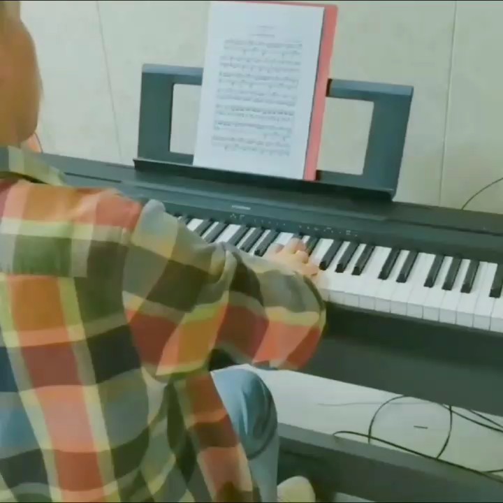 本人亲自操刀，不但录了曲子，还拍了MV，请多指教。也可以关注我的快手 魔音Chia【晴天】