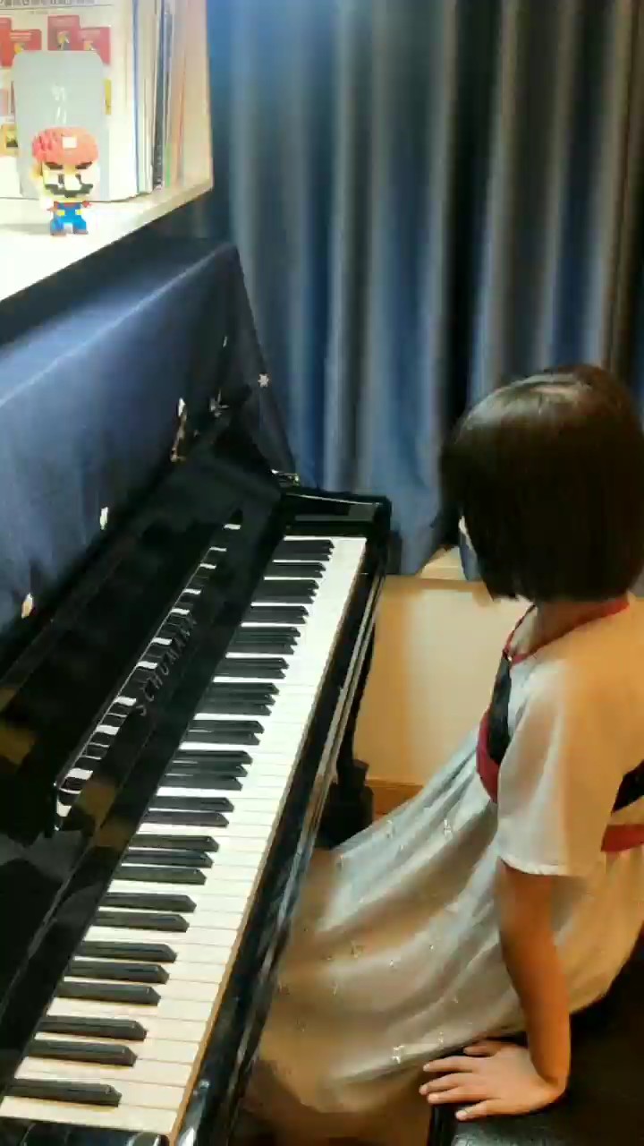 这是巴赫的曲子，是一首六级的考试曲目。