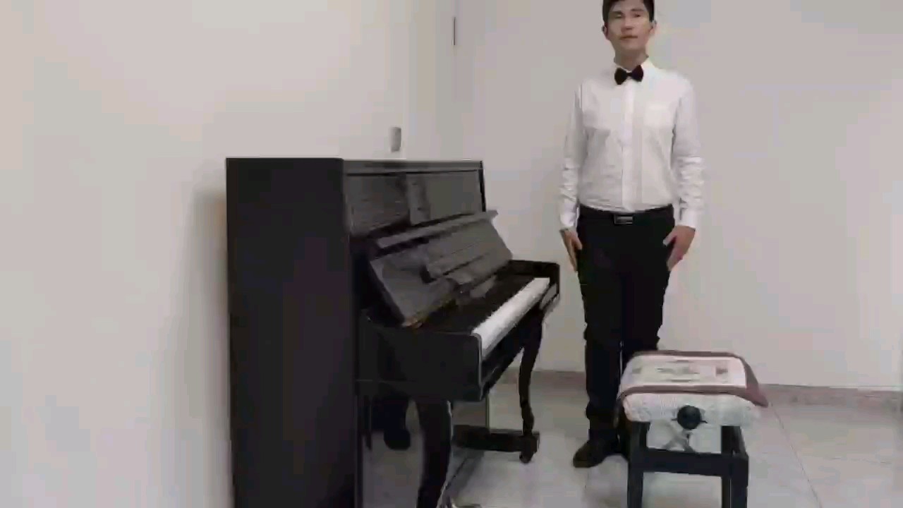之前学过6年电子琴，现在刚弹钢琴满1年，请多多指教