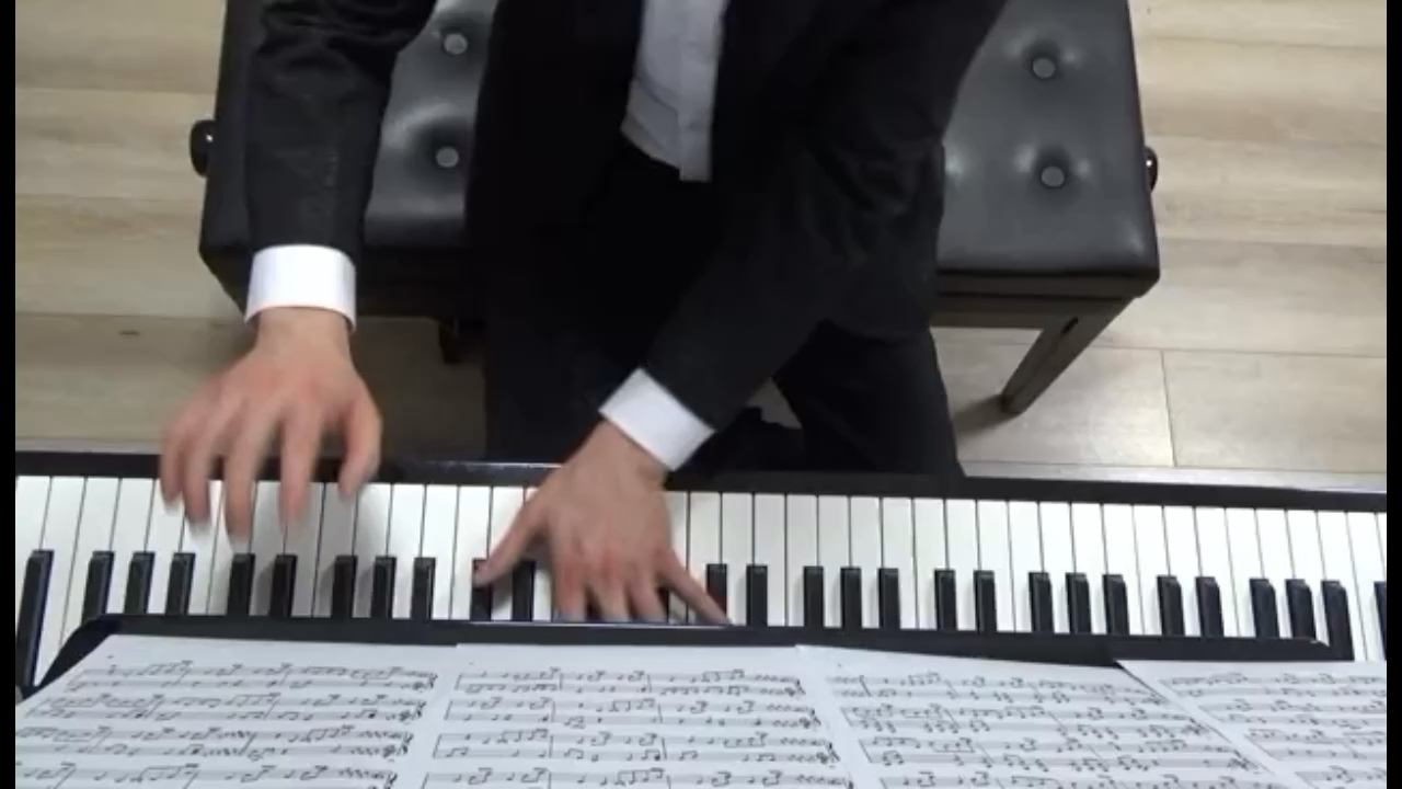 《风居住的街道》完美原版简谱，钢琴独奏演奏视频
