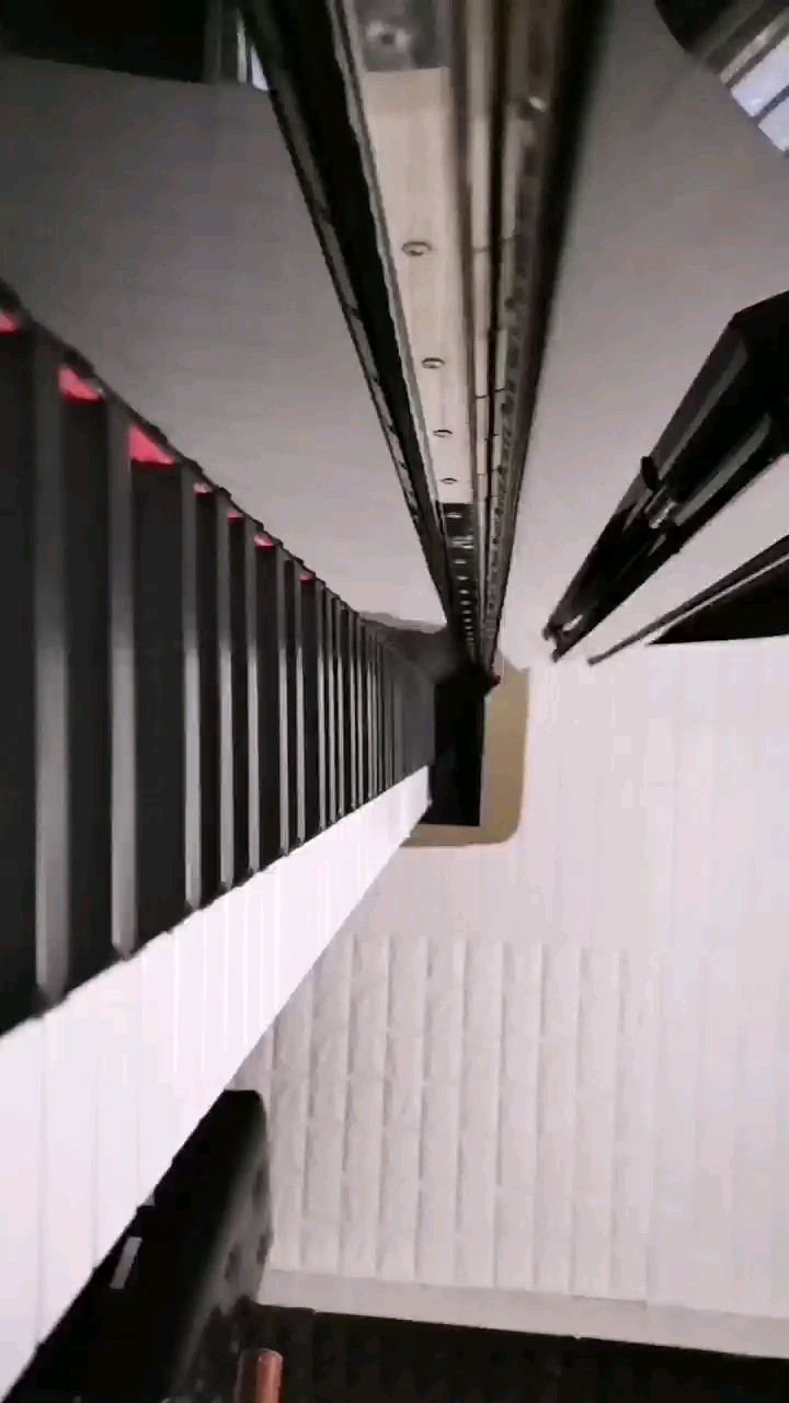 弹得有些生硬！哈哈 不是科班出生，还请老师指点下。