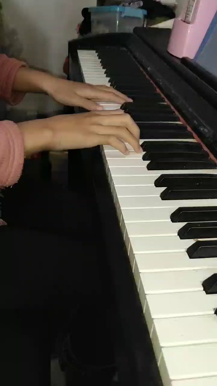 很好听，但我弹出来就不会那么好听了