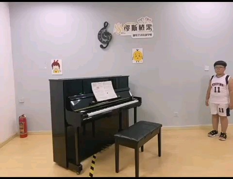 美妙的旋律从来不缺发现的眼镜，加油(ง •̀_•́)ง