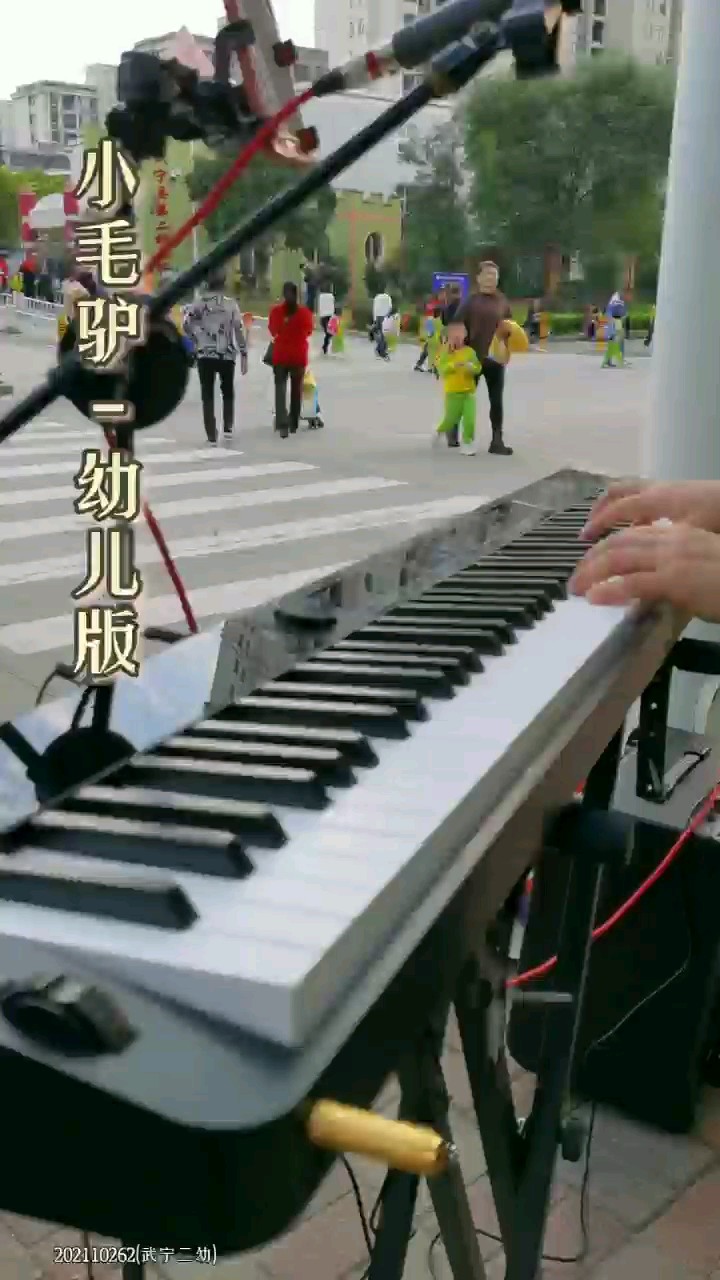 小宝宝们，你们好呀，活泼开心，快乐成长哦