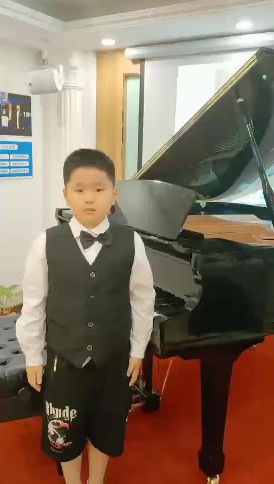 我努力弹奏我喜欢的乐曲