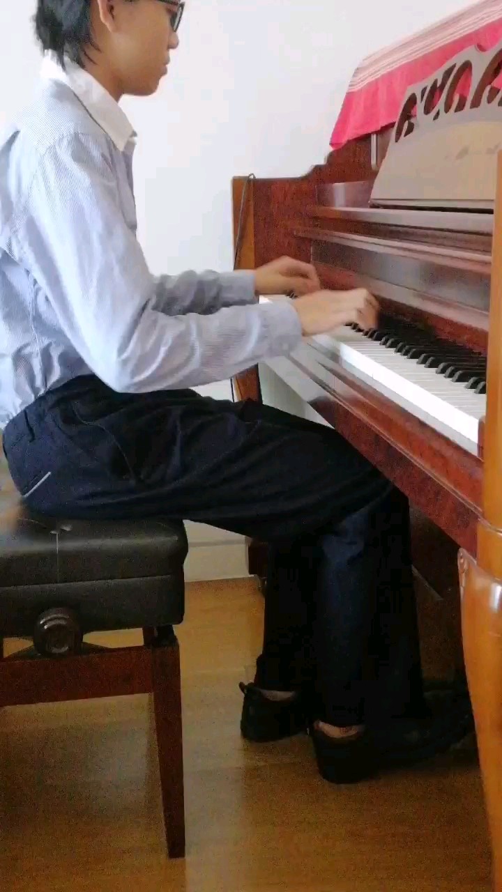 表情丰富的缓板