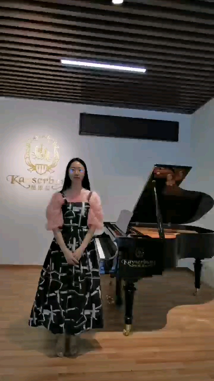 感谢比赛让我重新研究，练习和琢磨贝多芬的悲怆奏鸣曲，重温古典音乐的丰富和美妙！工作再忙，生活再累，只要弹起琴来，就能充满力量！请继续热爱并深爱！