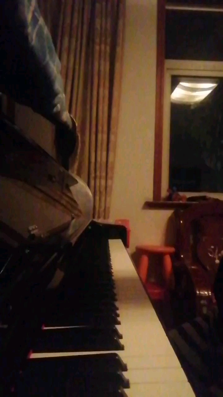 钢琴调了下音，快要结束的地方啃了一下🙃💢