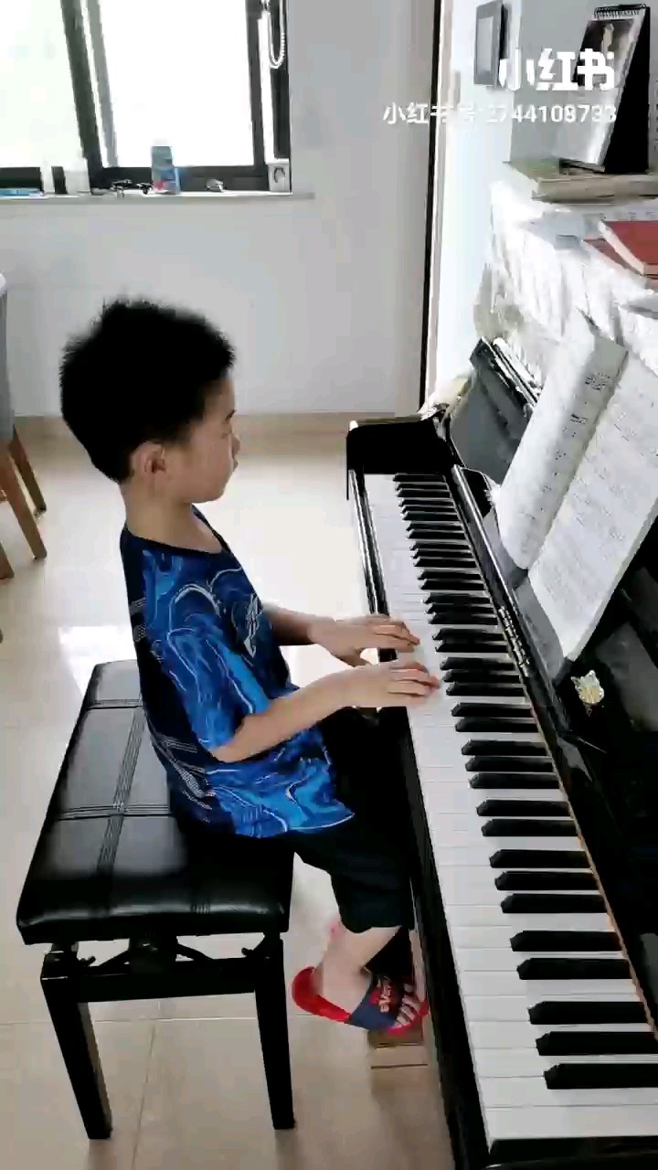 只想快点弹完去玩玩具的屁孩😄