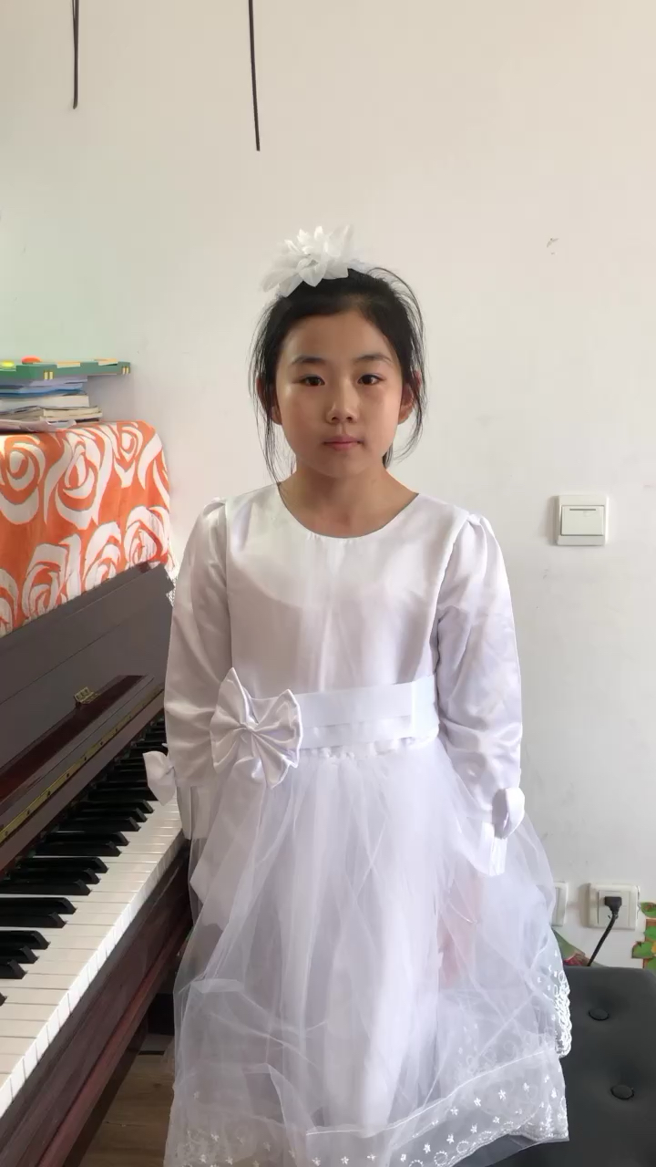 这可不是大家所熟悉韩剧中的卡农哦～这是选自作曲家巴托克从民歌素材中提炼成的儿童钢琴教材《献给孩子们》。