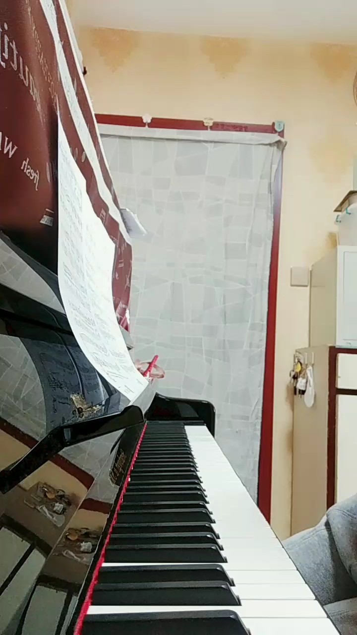 谁能忘记过去一路走来陪你受的伤，谁能预料未来茫茫漫长你在何方~