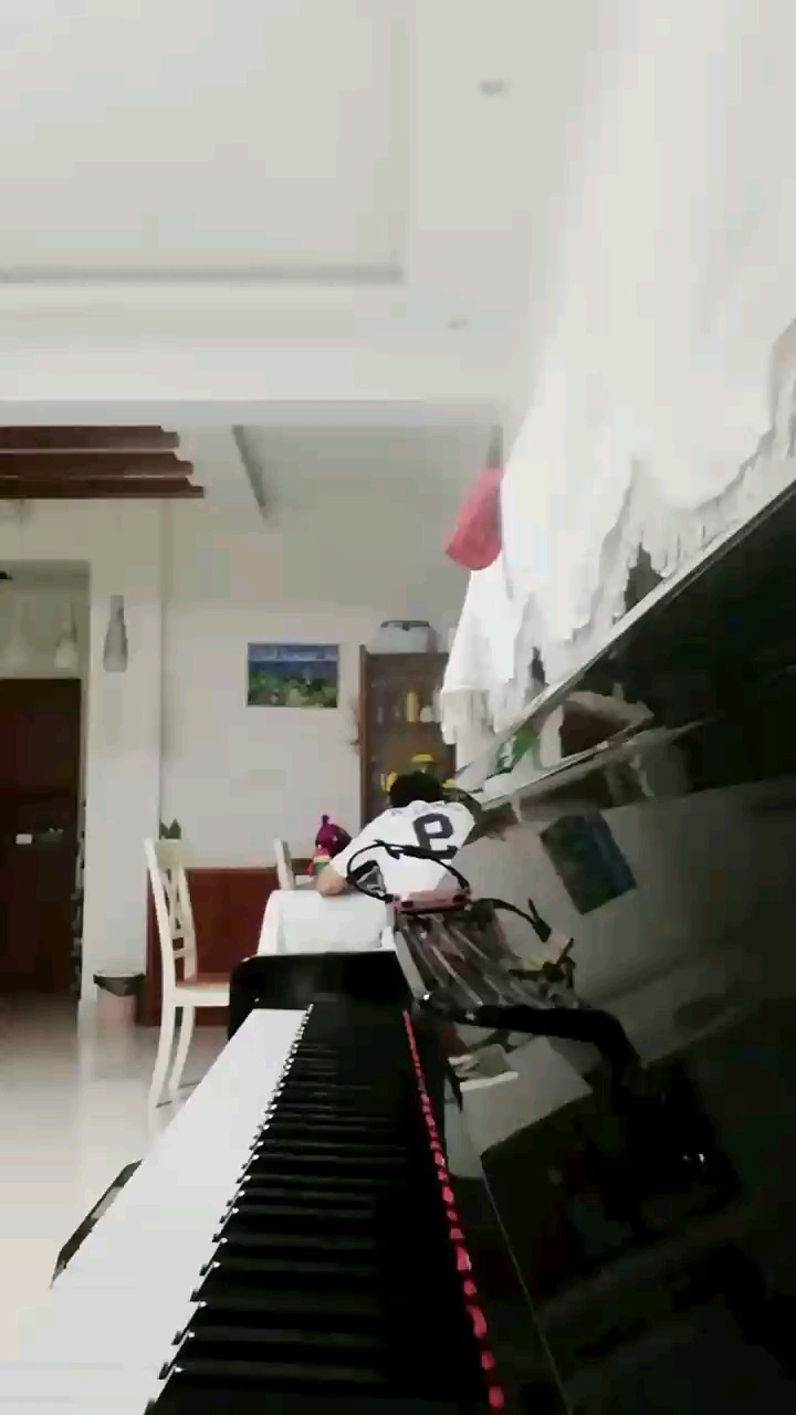 有个音符弹错了，悲伤