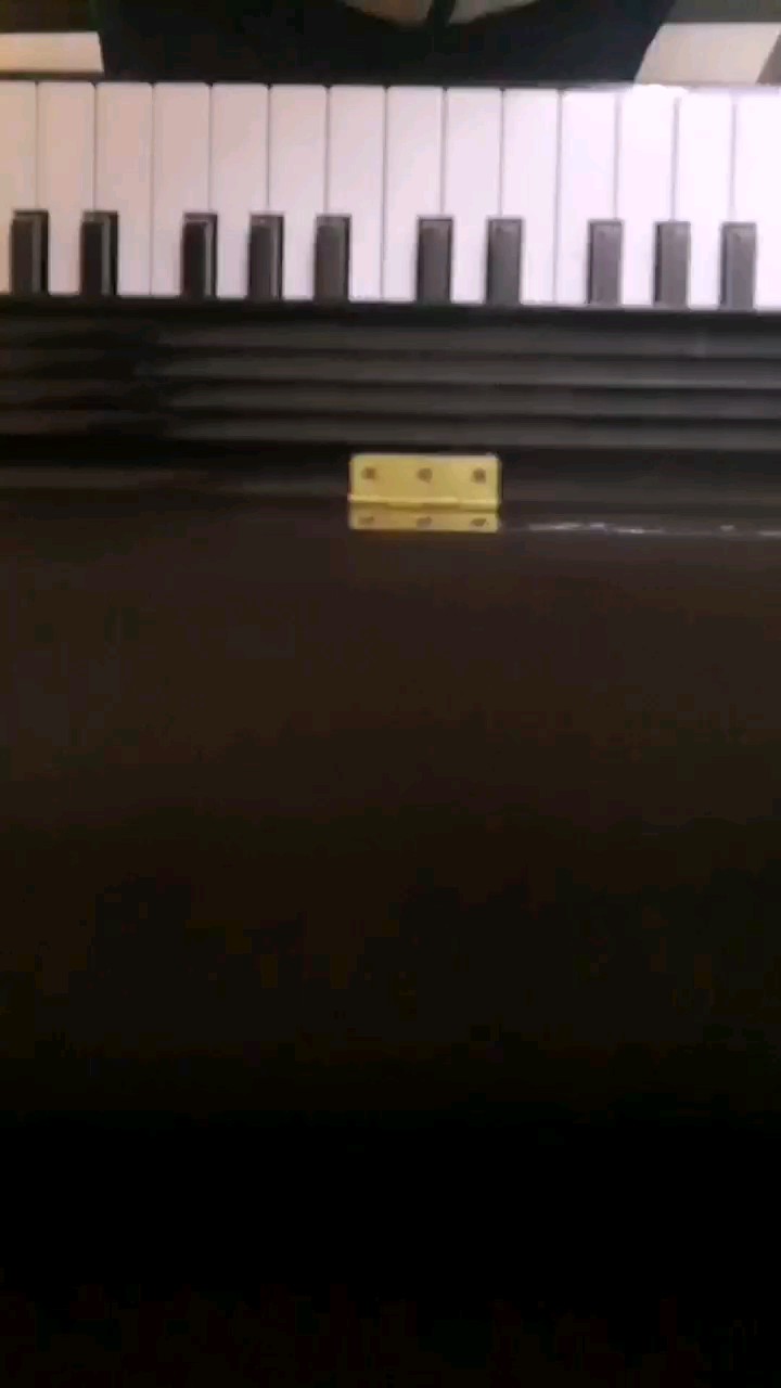 还有些细节没处理好，不过整体还是不错哒！
真的超爱这首曲子。