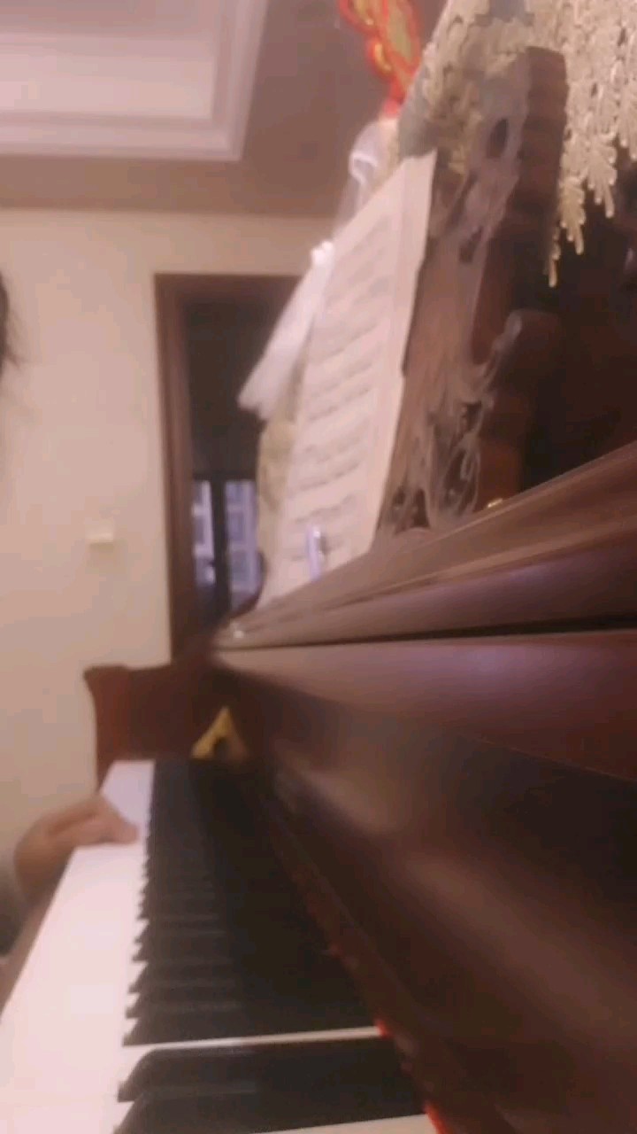 2020年，学校举行零食元旦节，这首是我上台表演的曲子，点赞，留言，关注我！