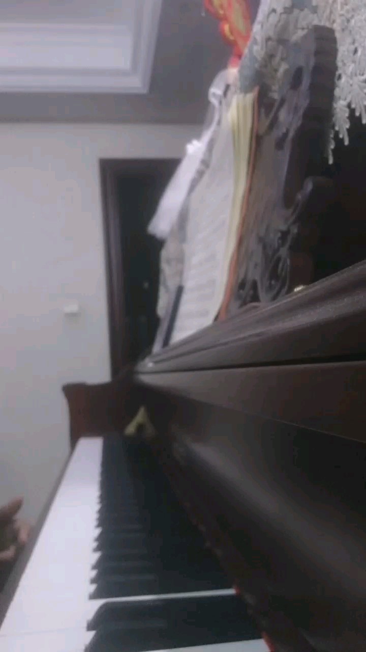 这首歌曲我小弟也爱听，希望朋友们也喜欢(｡･ω･｡)ﾉ♡