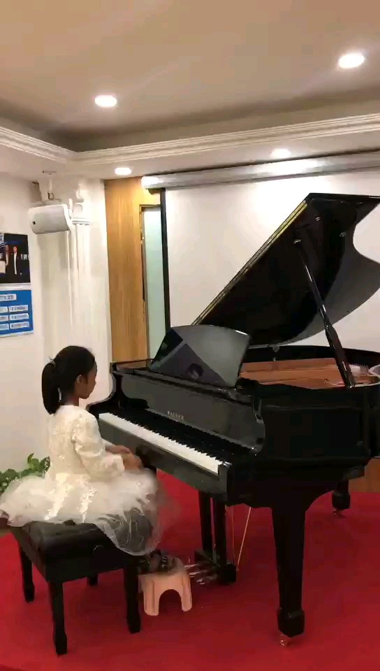 不知其名，也听过此曲吧？
不到40年的春晚～以难忘今宵结束，
140多年的维也纳新年音乐会～以此曲结束…