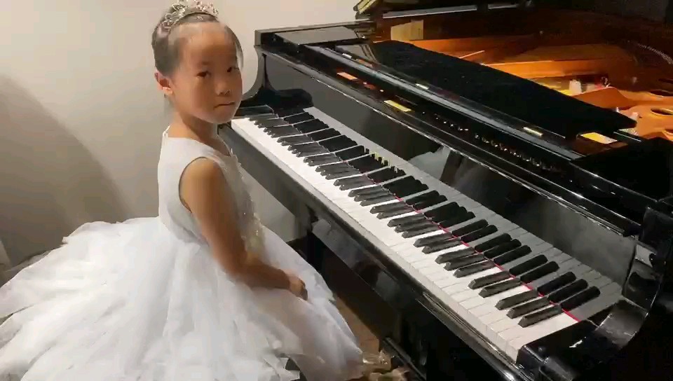 玛祖卡，是波兰一种活泼的圆舞曲，节奏非常重要！