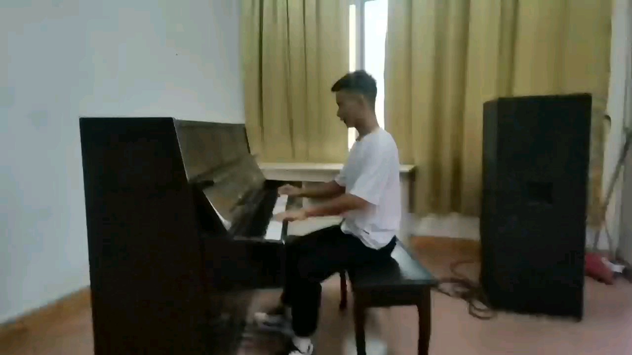 我所弹的钢琴曲是《青空》