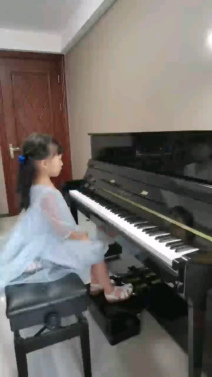 这是种轻快的西班牙三拍子舞曲。