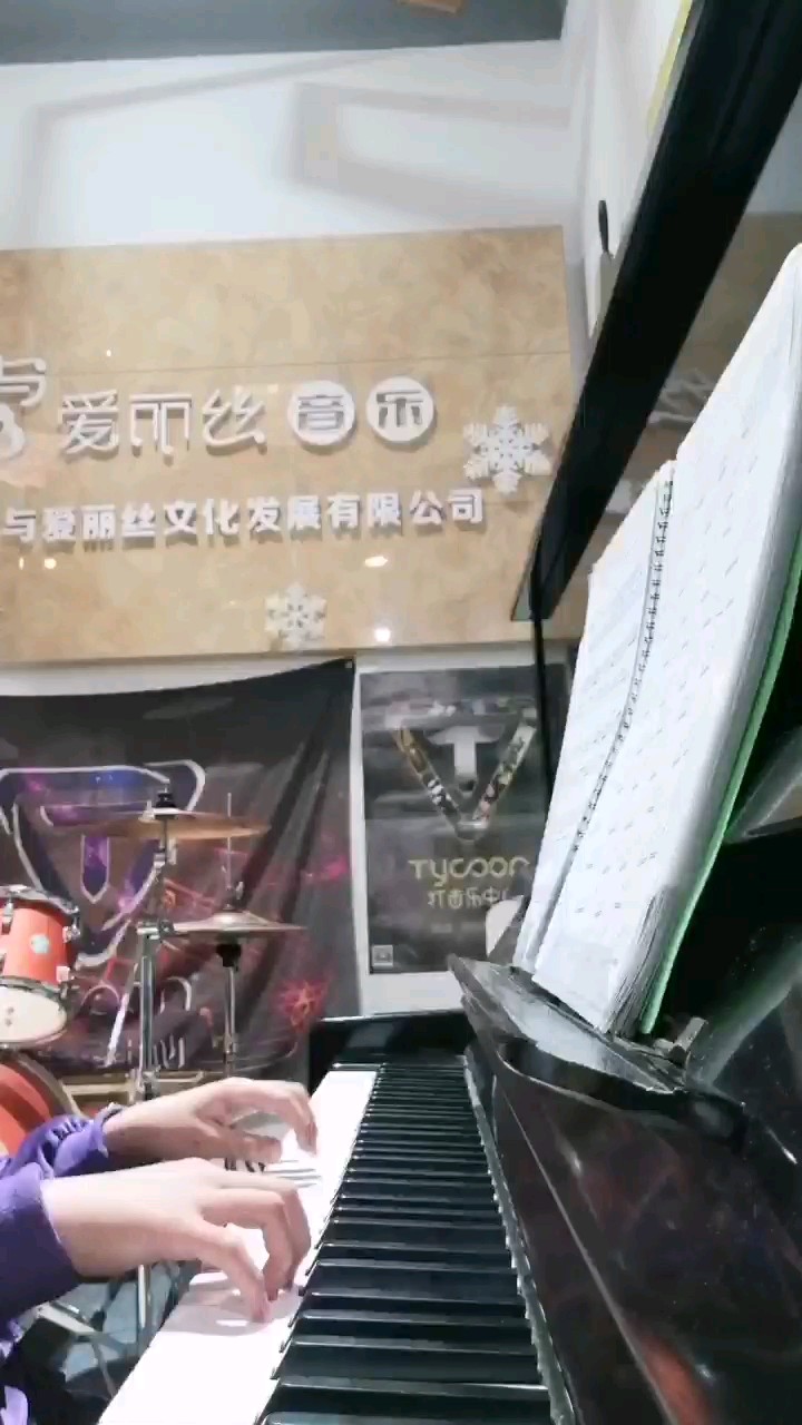 八岁小姑娘弹的，弹得不好，请多指导