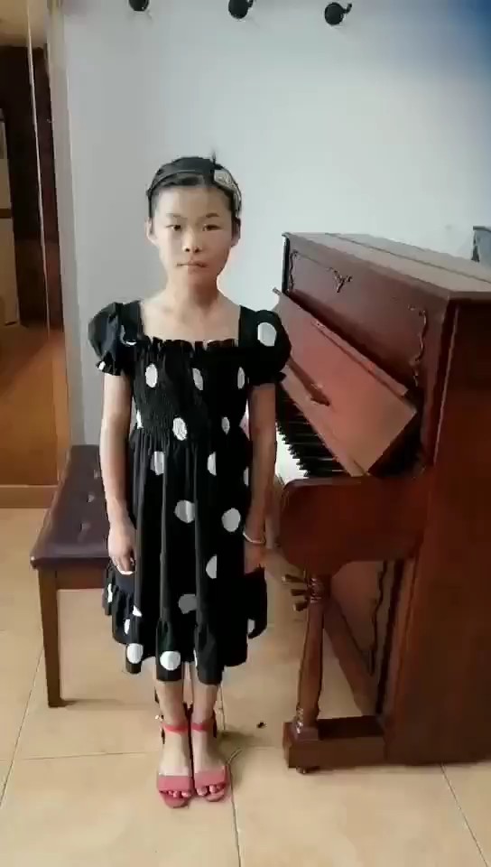 10岁小姑娘，刚学了一个月就弹的这么棒