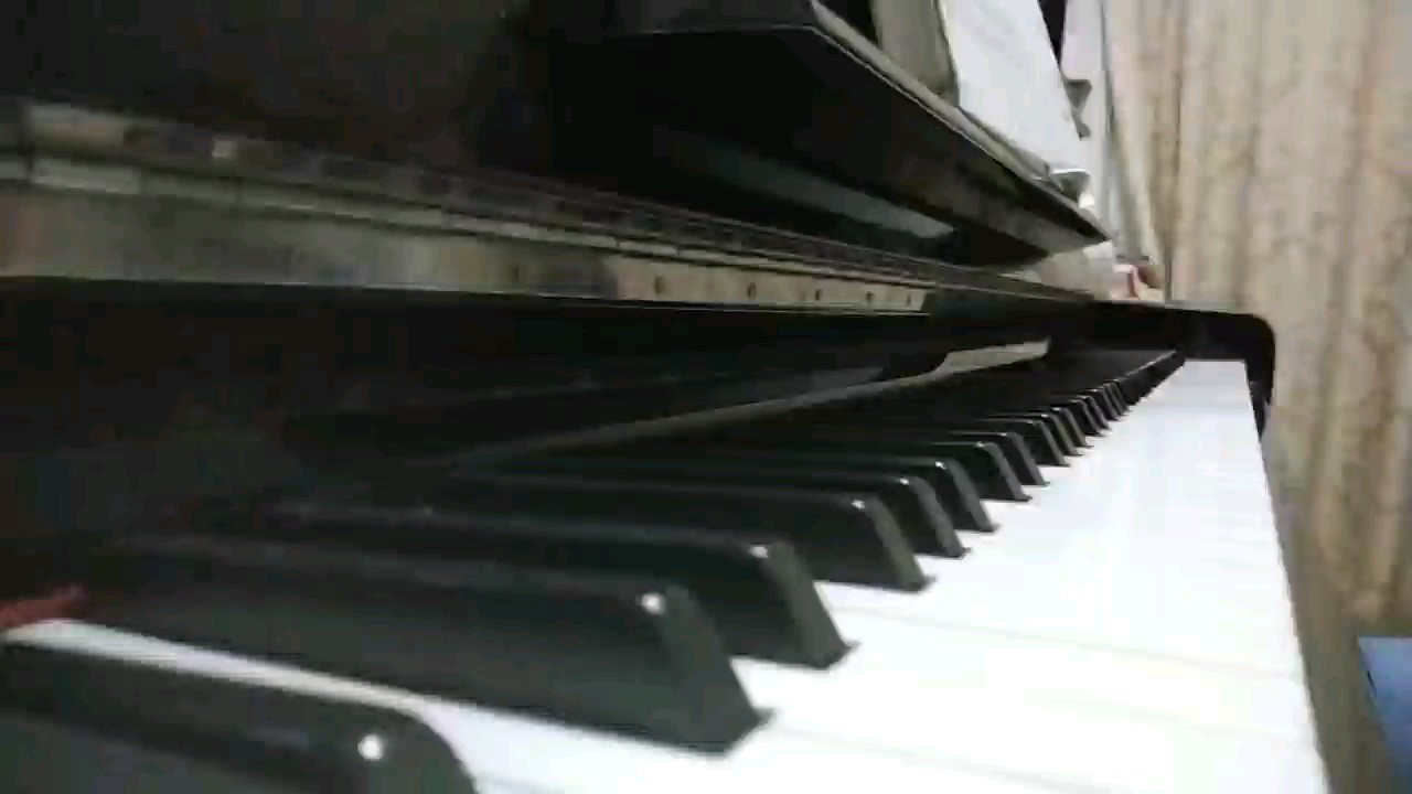 我家这钢琴走音的也有点严重了哈。演奏视频