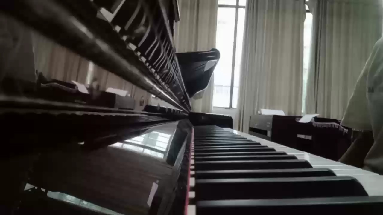 自学钢琴🎹，请指出弹不好的地方🥰演奏视频