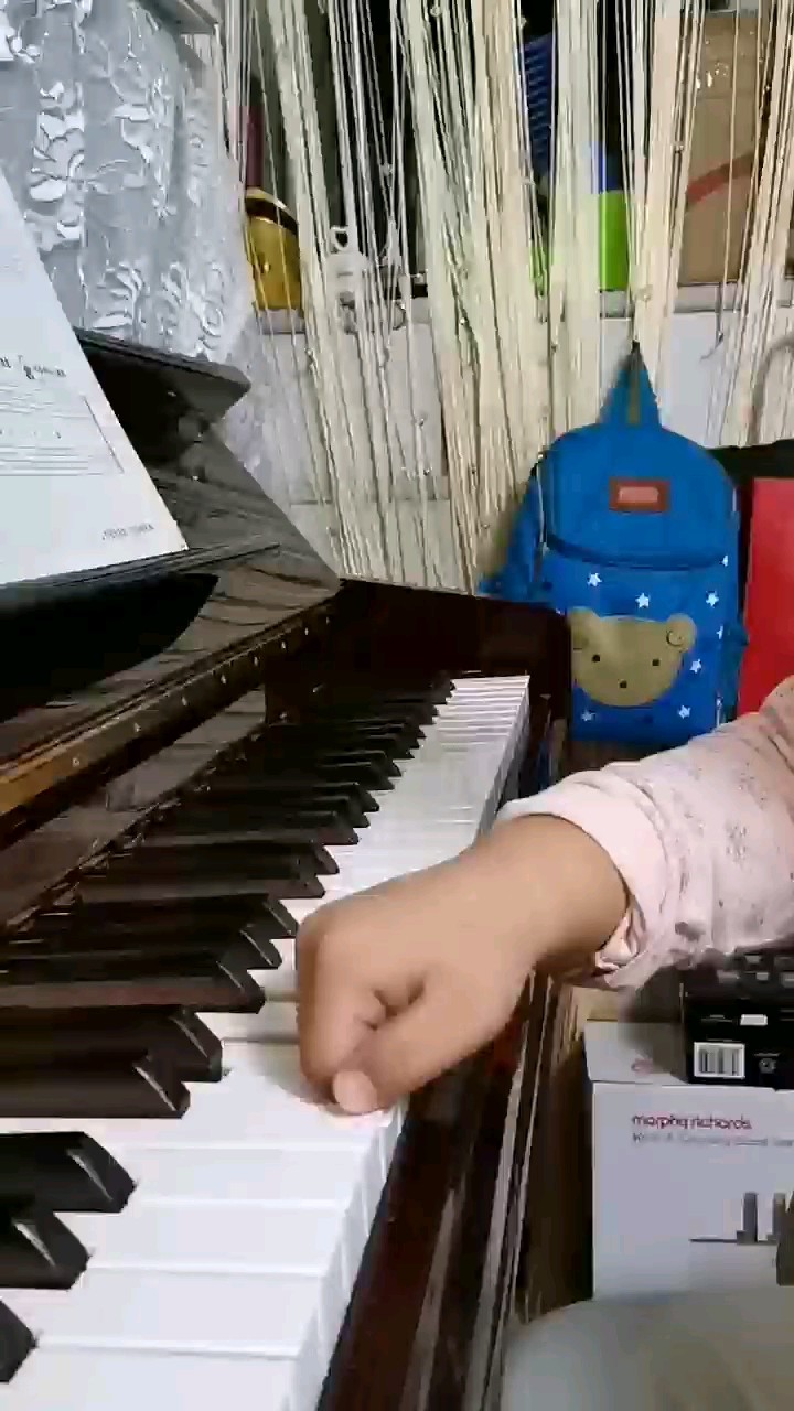 六岁小宝的钢琴课作业21.09.23