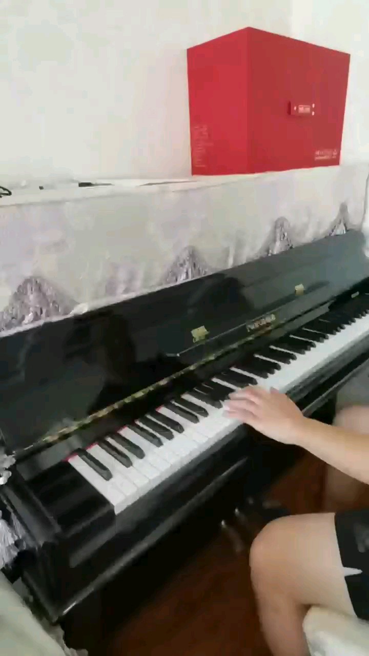 忽略晒黑的大腿