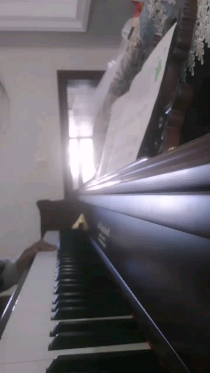 这曲子让我的弟弟都不自的跳起舞！
