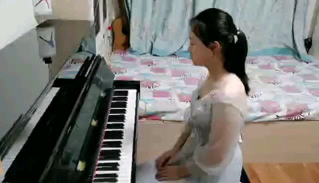 通过假期的自学，对彩云追月这首曲子有了新的了解。在我开来，中国民乐是最具有魅力，有底蕴的音乐🎶希望大家多多指教😃