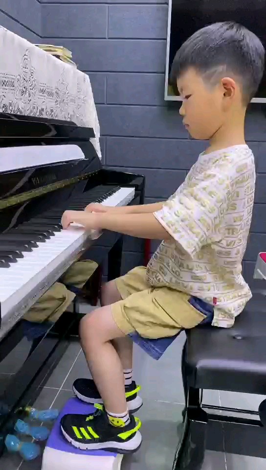 巨人的脚步