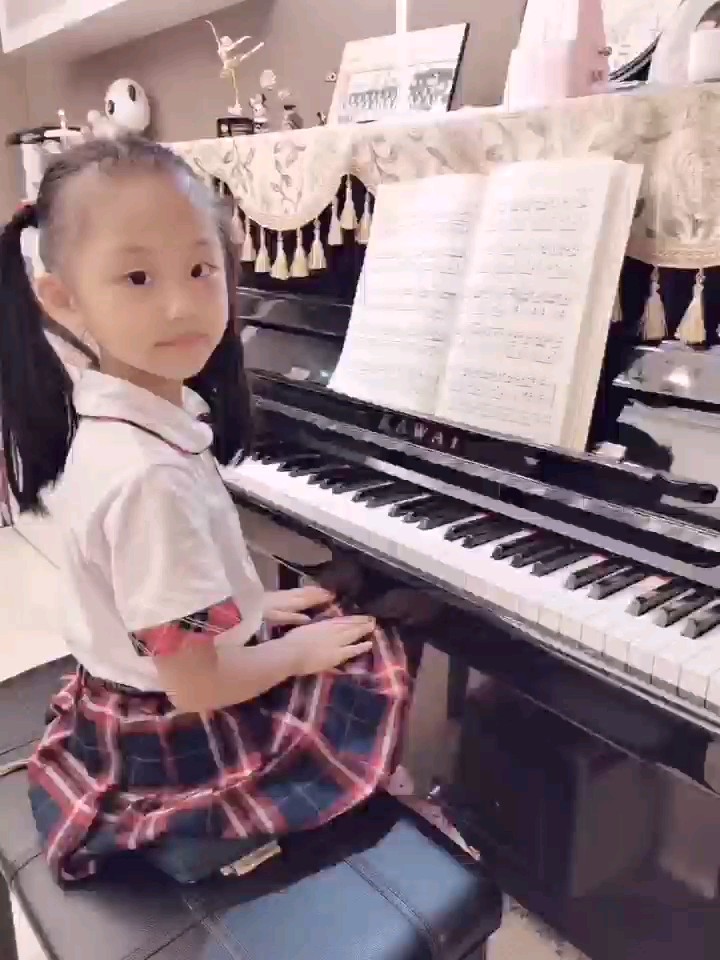 用心演绎慢悠悠的小天鹅们