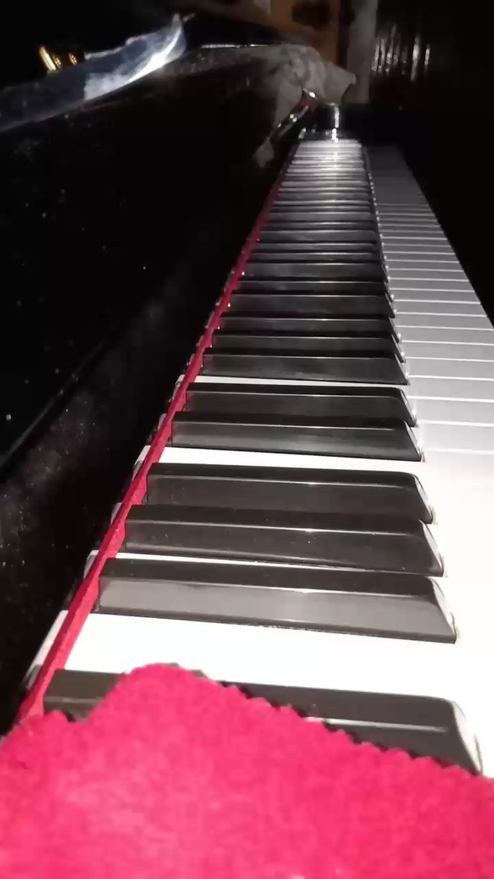 几年没练了，新捡回来有点生疏，从小就超喜欢的曲子