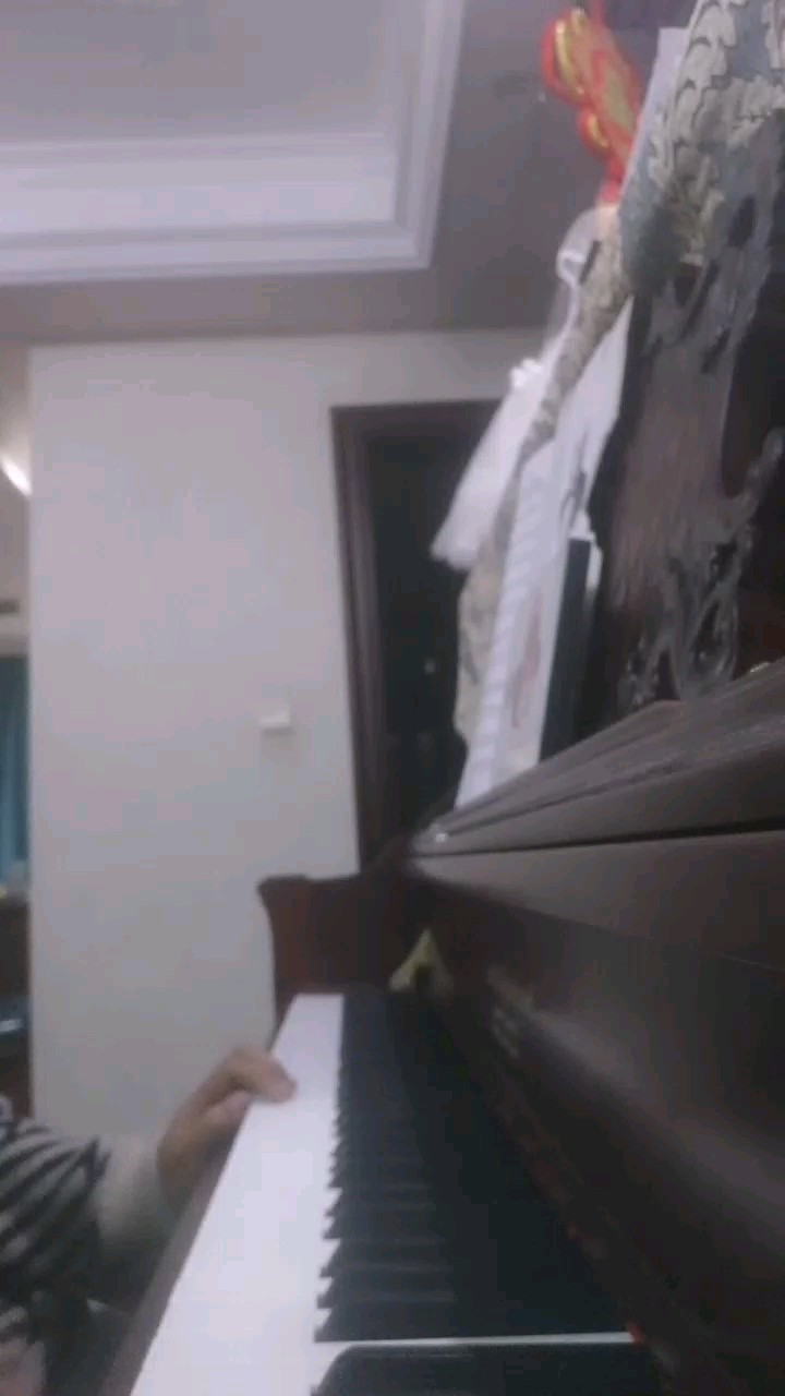 我小时候就会的曲子，现在有点不熟，点赞！(*^ω^*)