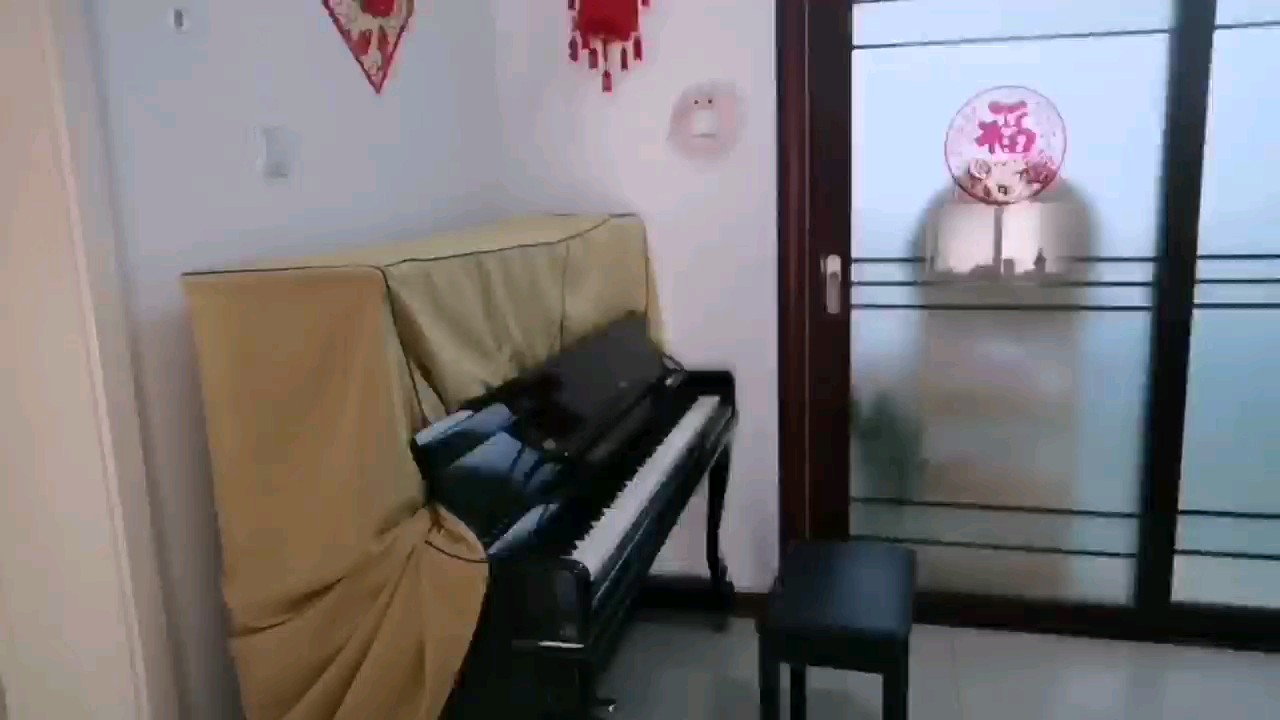 　贝多芬倾向于音乐形象的现实主义和标题性，这促使他更坚定地创造和锤炼鲜明的、相互矛盾的形象对比，以形成他前辈所未有的真挚和形象化的音调。在这首奏鸣曲中的确存在着人的各种个性的对比，表达了内心互相抵抗的因素。