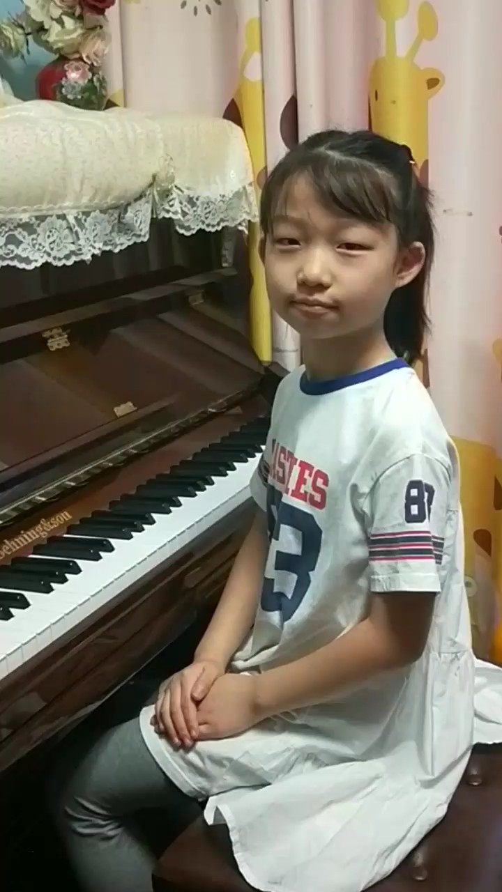 夜的钢琴曲五旋律静谧舒缓，幸福的心灵情感洋溢在整首曲子里