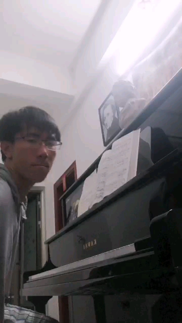 用我家肖邦大人的革命练习曲改编一下柴可夫斯基，没办法┐（─__─）┌，谁叫老柴那里只有两个人，屈指可数。可是肖邦门庭若市啊