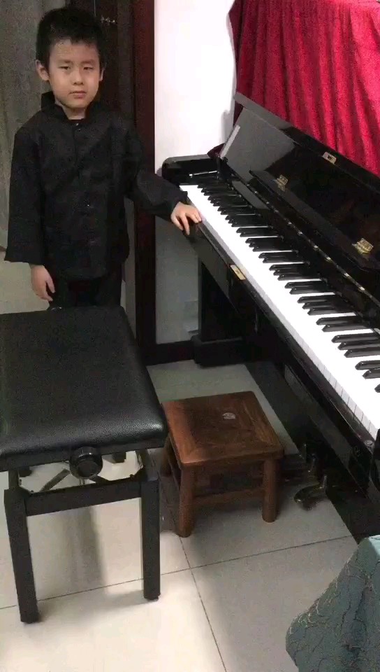 感受进行曲之刚健豪迈，雄壮有力