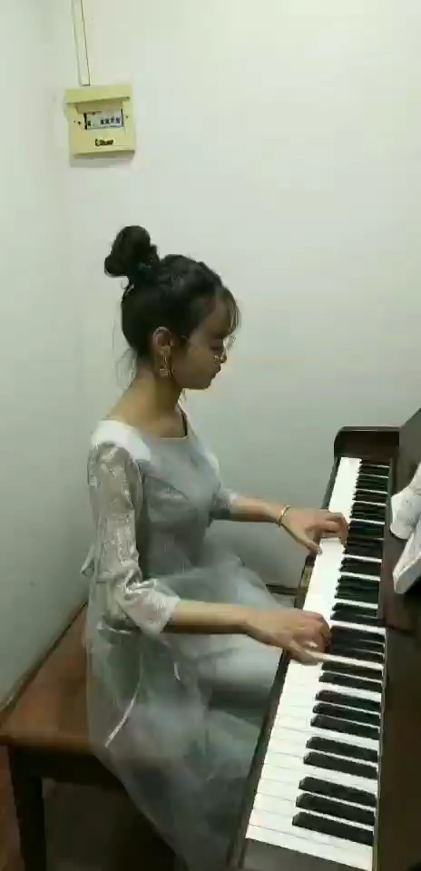 偷拍女儿练习