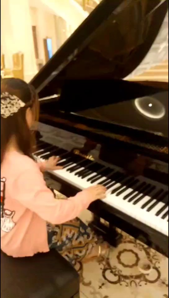 三角钢琴音色不错！