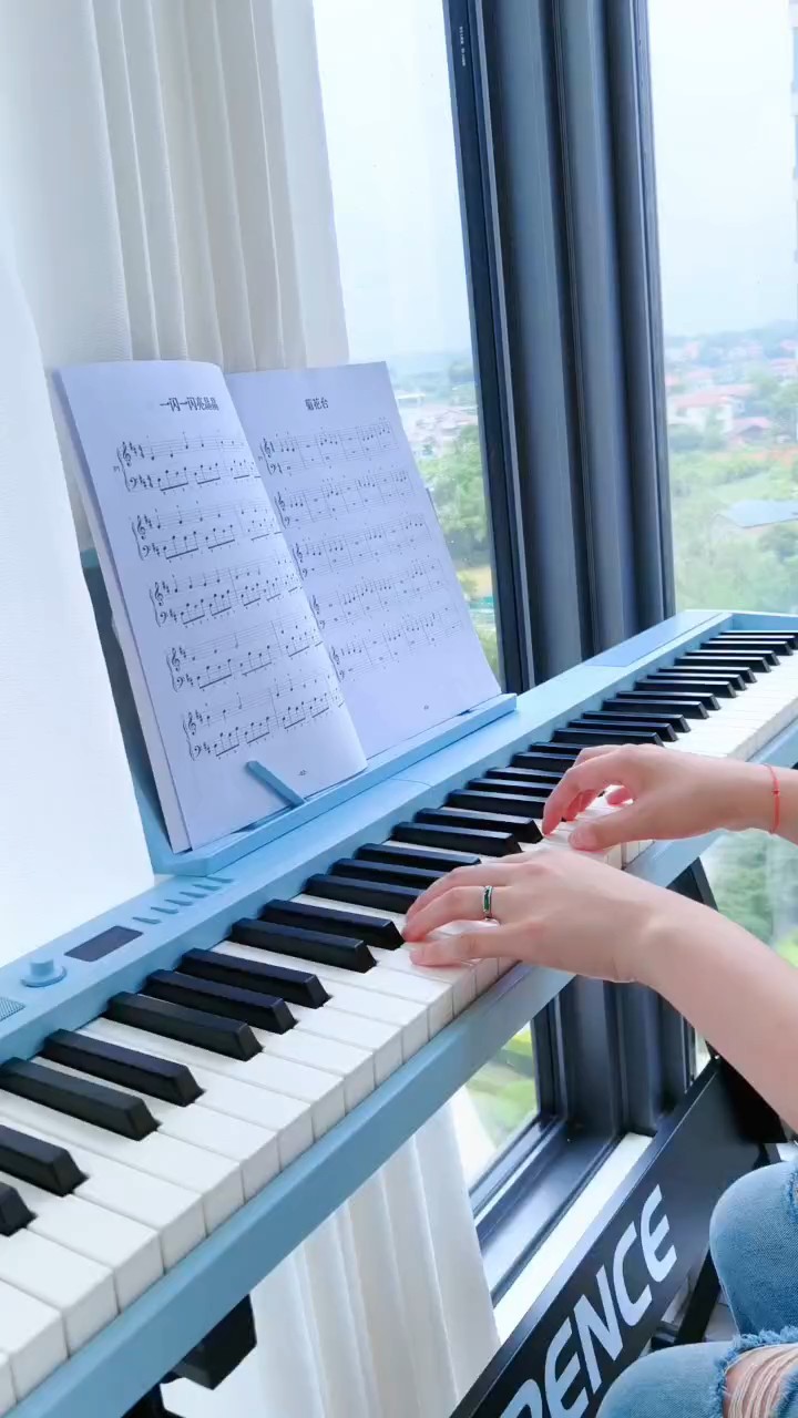 一闪一闪亮晶晶，自学钢琴里面的曲子