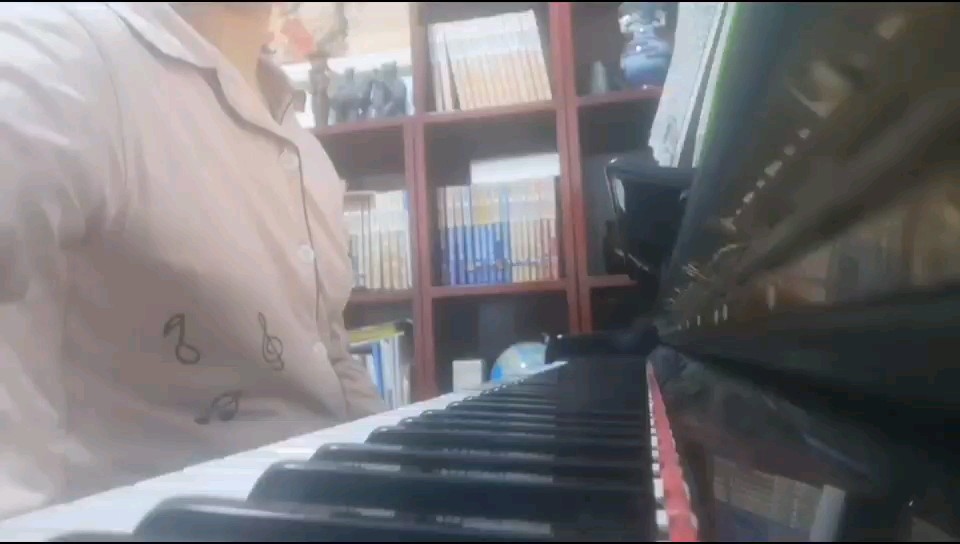 终于弹完了，自己改了一下，凑合着听吧！